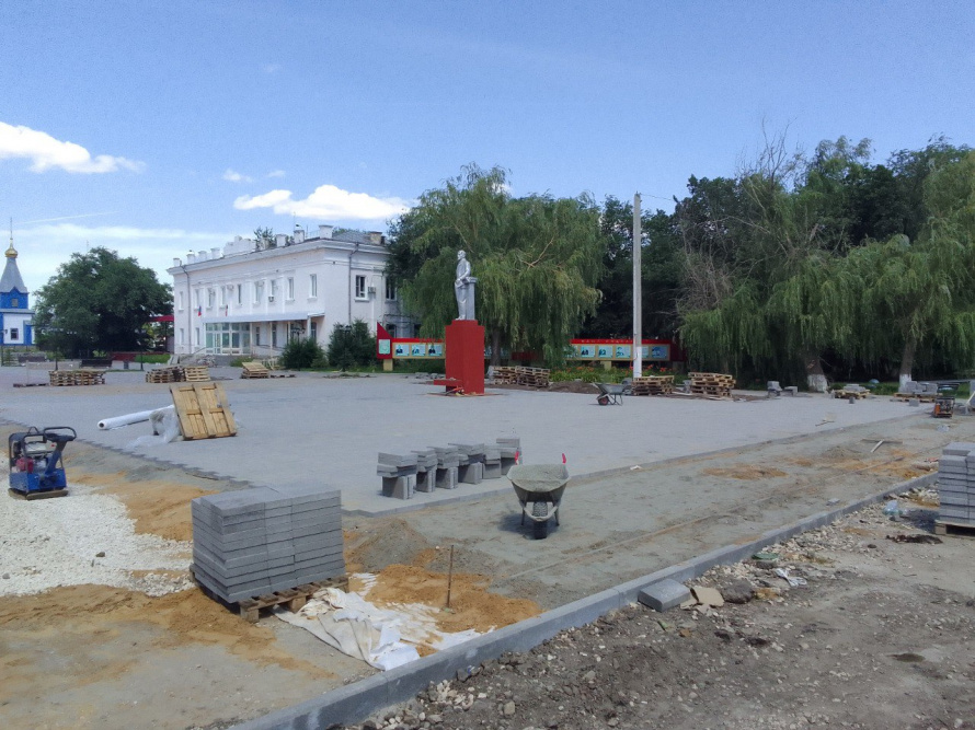 При поддержке Губернатора Саратовской области Бусаргина Романа Викторовича на территории с. Перелюб, уже третий год подряд, реализуется федеральный проект «Формирование комфортной городской среды».